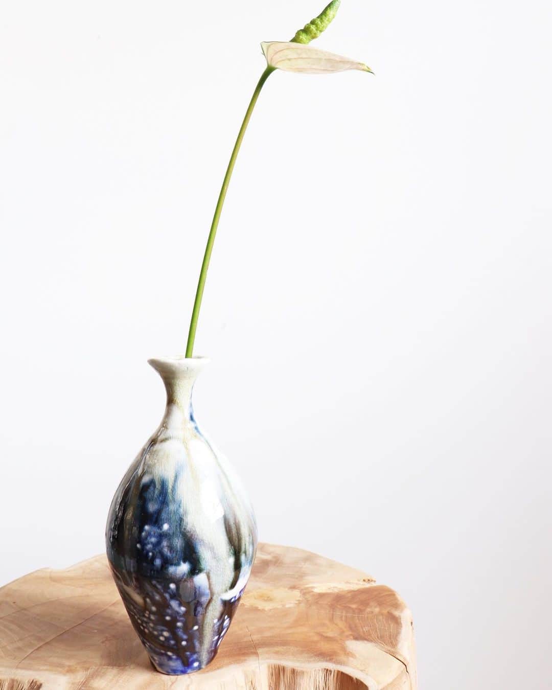 小谷麻梨香さんのインスタグラム写真 - (小谷麻梨香Instagram)「-NOTICE- 来月11月1日〜1ヶ月間素晴らしいセンスのサロン @beborn_tokyo にて花瓶の展示販売を行うことになりました。 オンラインオンリーでしたので初めての手に取ってみていただける機会です❤️ 私は基本おりませんが、呼んでいただければチャリかっ飛ばしていこうと思います🍭 場所は学芸大学。 是非遊びに来てください💕 @vassell_vase   ・日曜、祝日はお休みになります MON-FRI 9:30-18:00 SAT 9:30-17:00 東京都目黒区中央町1-15-21 03-6338-4847  1-15-21 chuocho meguroku tokyo  ・鑑賞のみの方のご来店も可能です。お気軽にお越しください。 ・また、商品は全てご購入可能となっております。ご購入の際、エコバックのご持参をお願いしております。」10月27日 17時41分 - marika0424