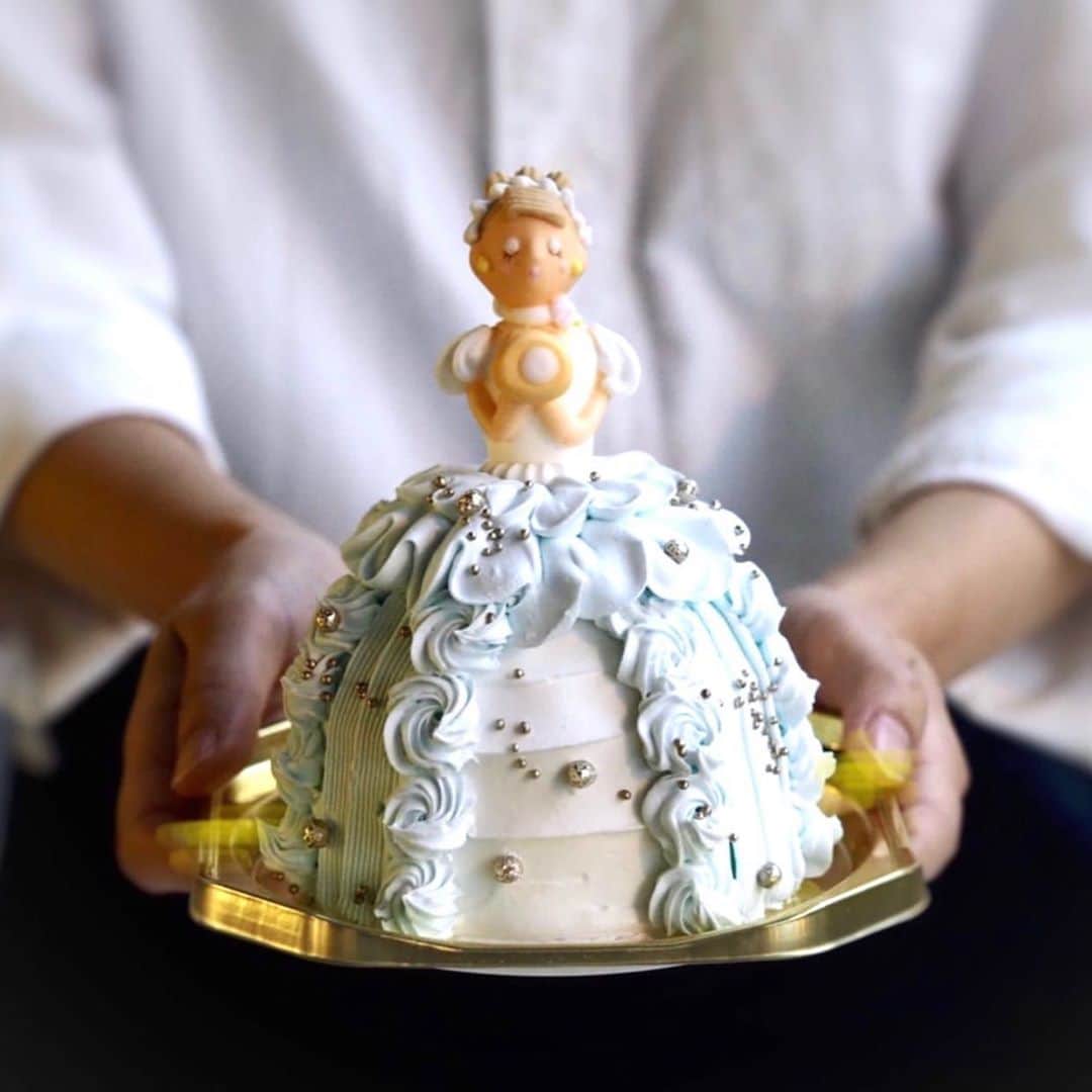 堂島ロール モンシェール さんのインスタグラム写真 堂島ロール モンシェール Instagram 名古屋限定 プリンセスシャンティ モンシェールホールケーキの人気者 お姫さまが堂島ロールのクリームをドレスに纏った ロマンティックな ケーキです