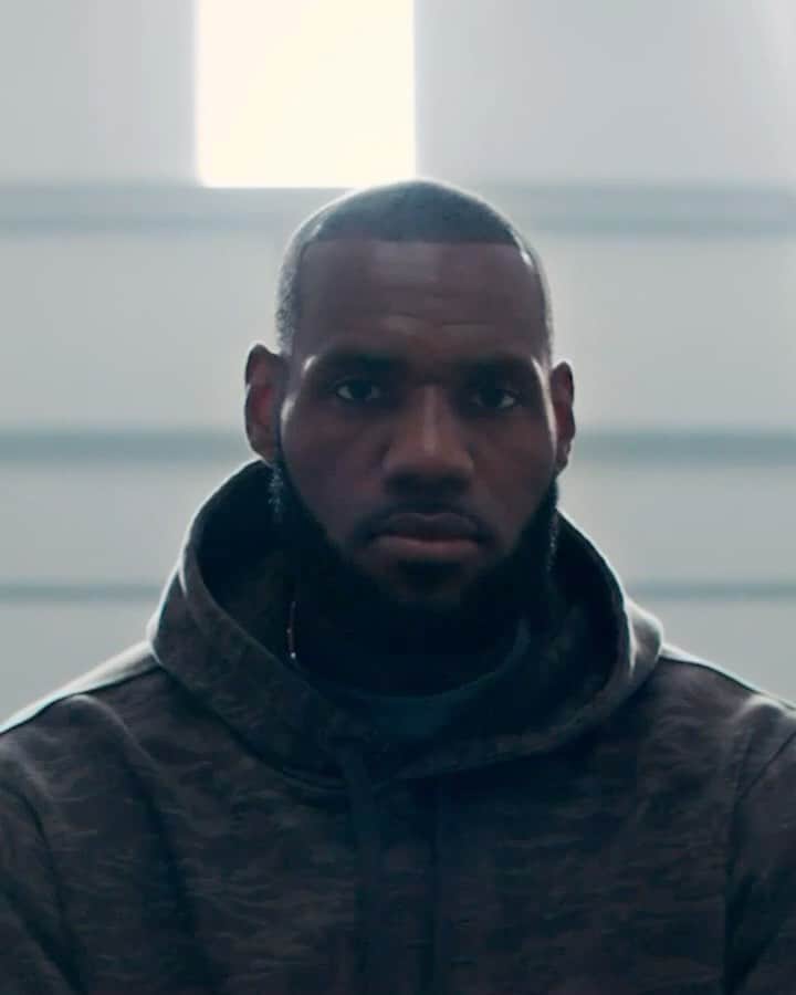 NIKEのインスタグラム：「@kingjames has been the people’s champ ever since he stole the spotlight as a teen. But he’s also a champion of the people, using his platform to ensure all the voices in his community are heard and counted. 👑 ⠀ “It’s about all of us looking in the mirror and saying what can we do better to help change?“ LeBron knows that change doesn’t happen overnight, so his fight for representation goes way beyond the November US election. He’s got big plans, but if anyone can pull them off, it’s King James.  ⠀ Visit the link in our bio for information on voting 🗳️」
