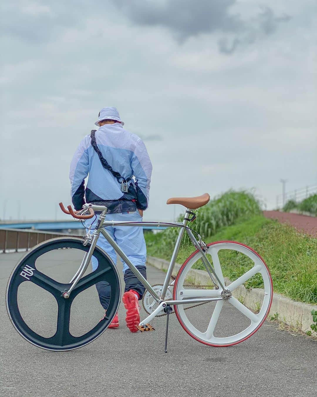 【１着でも送料無料】 ライダースカフェ　ピストバイク 自転車本体
