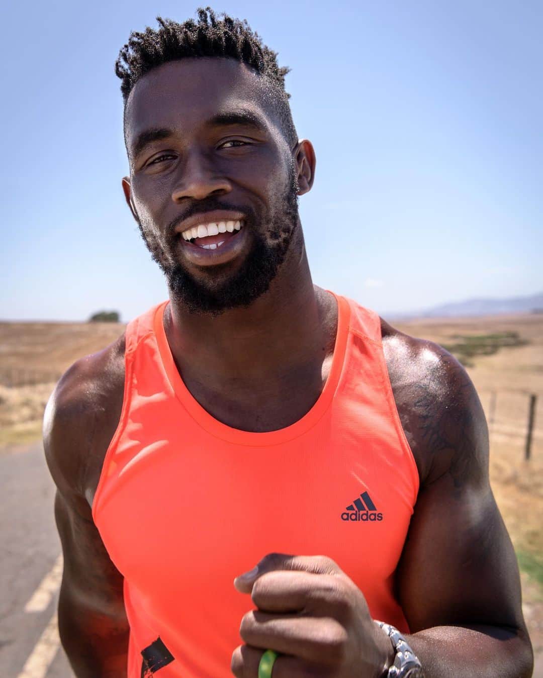 adidasのインスタグラム：「“Every time I pull on a jersey, I play for so much more than myself.”⁣ ⁣ Sport turned Siya Kolisi’s (@siya_kolisi_the_bear) life around. Head to @adidasZA to see how he’s using his platform to change lives on and off the field.⁣ ⁣ #ReadyForSport」