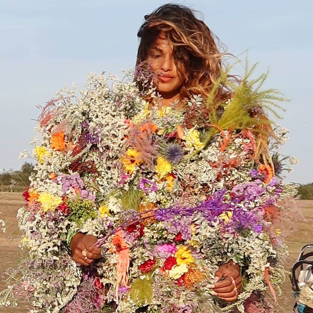 M.I.A.のインスタグラム：「If I rose to power It'll be a bouquet」