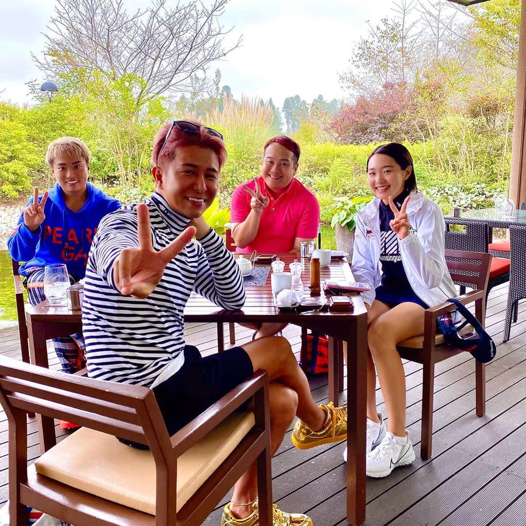 𝐂𝐇𝐈𝐊𝐀𝐑𝐀𝐏𝐚𝐫𝐭𝐲𝐊𝐢𝐧𝐠のインスタグラム：「→ 最高のメンバーで まったりゴルフ😁🌈 ・ @momokamiura_official  全てが完璧なゴルファーでした😉✨ ・ ・ ・ #golf  #golfstagram  #ゴルフ  #ゴルフウェア  #ゴルフ男子  #ゴルフ女子」