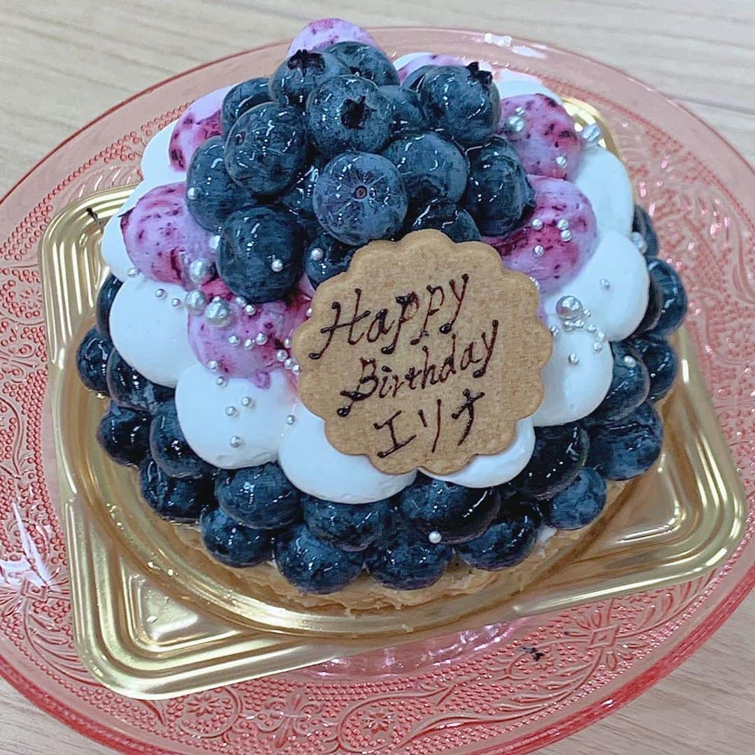 町田恵里那さんのインスタグラム写真 町田恵里那instagram Lovetoxic Official さんから 少し早めのバースデーサプライズを して頂きました 素敵なケーキと プレゼントにきゅんです 本当にありがとうございます サプライズの様子が