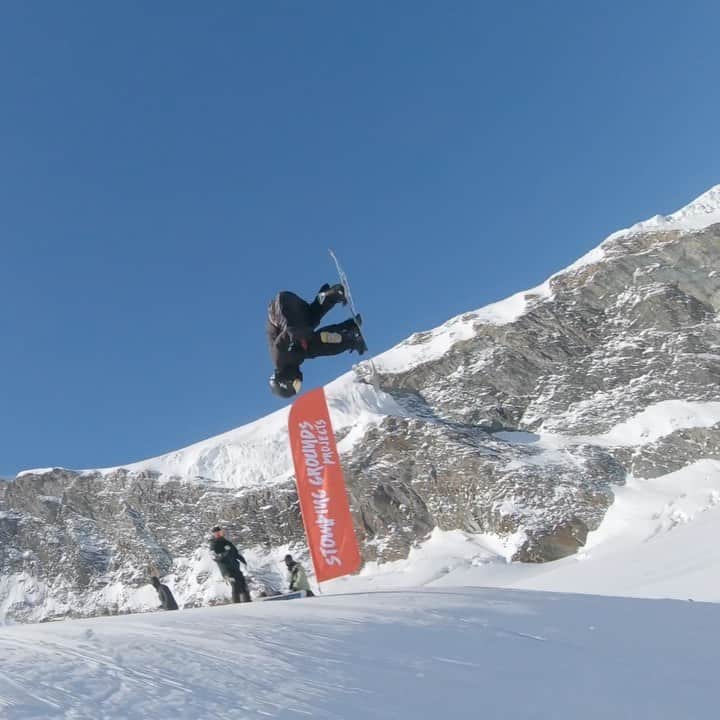飛田流輝のインスタグラム：「sbs1440🦑🦅🌊🐠 #volcomjapan  #snowboarding #snowbord  @thestompinggroundspark #thestompingground  #スノーボード」