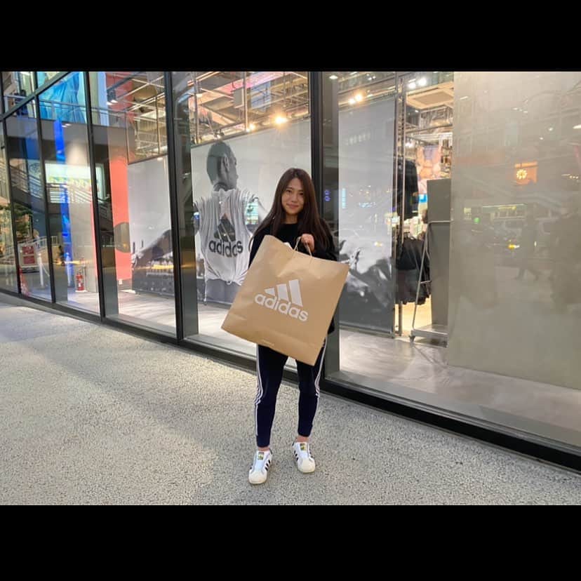 長野風花のインスタグラム：「. adidas MIYASHITA PARKに行ってきました！ かわいい商品たくさん！ いつもありがとうございます💙 #adidas」