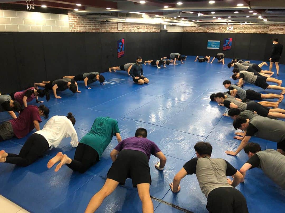 ジョン・チャンソンのインスタグラム：「8시 수업 복귀🔥🙏🏻🙌 #KOREANZOMBIEMMA #8시수업 #MMA #BOXING #8PM」