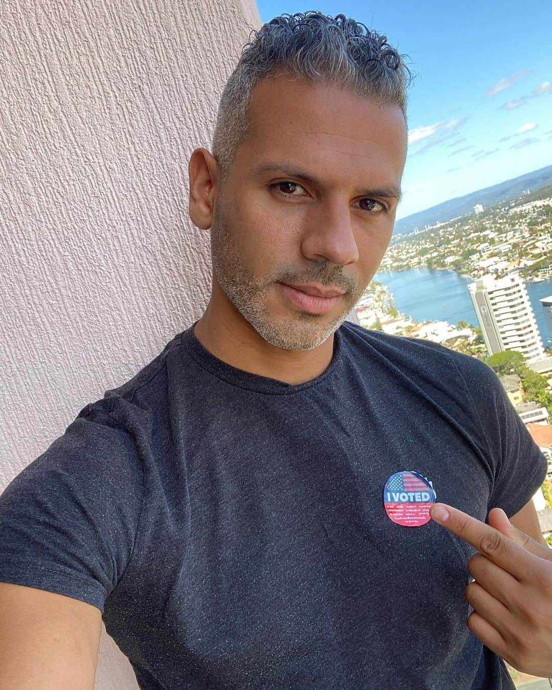Vincent Oquendoのインスタグラム：「Showin up for the vote! All the way from Australia #bidenharris2020」
