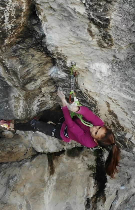 ローラ・ロゴラのインスタグラム：「check out the almost😂full ascent on IGTV 📽 @steghiso  . . . #climbing_pictures_of_instagram #picoftheday #loveclimbing #climbforlife #escalade #escalada #grimper #klettern #montura #wildclimb #campcassin #italy #rome #bomber #instagood #instalike  #instagram  @climbskinspain @agripp_climbingholds @montura_official @wildclimb @fiammeoromoena @dao_sport @visittrentino @coreclimber」