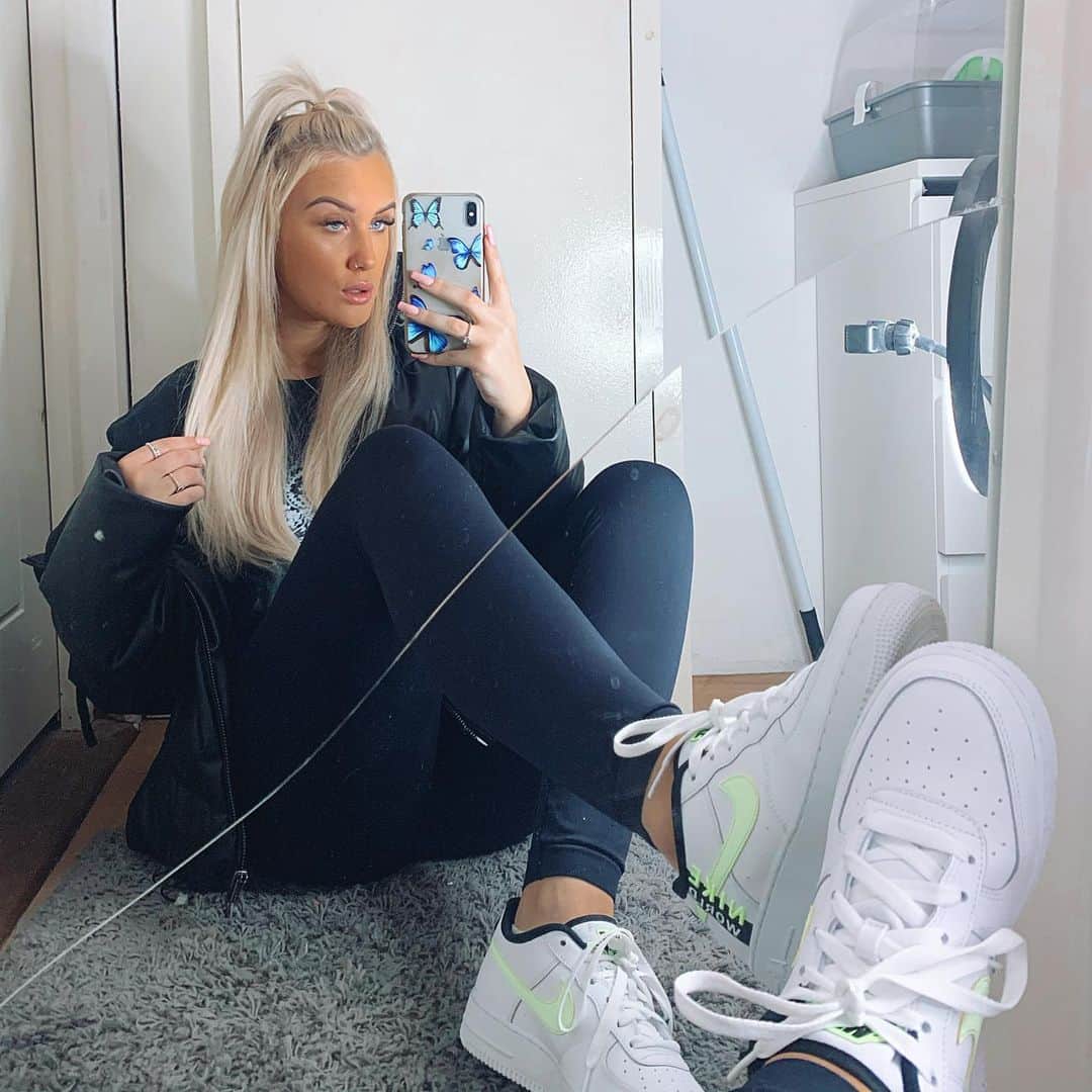 amycharlotteeexのインスタグラム：「Who doesn’t love new trainers?」