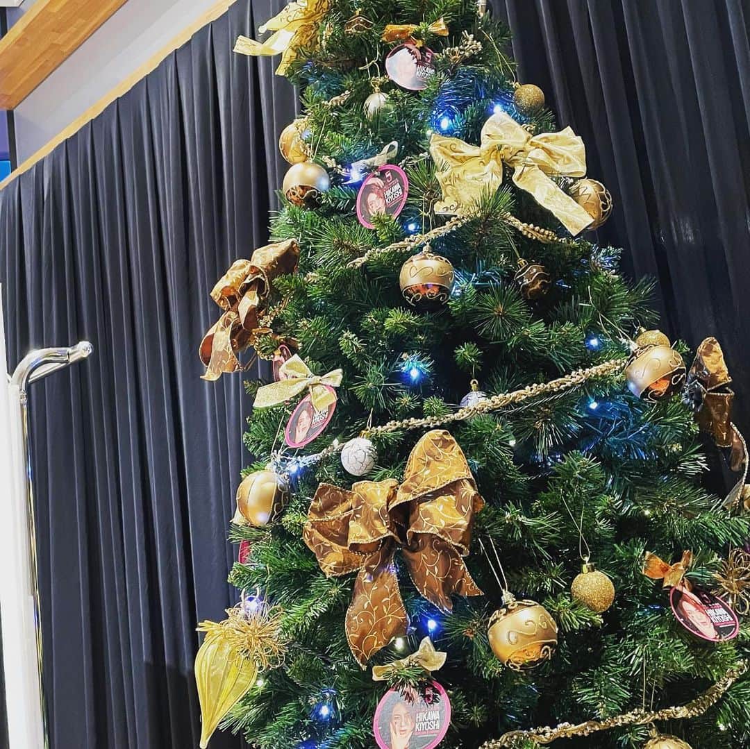 ヤマト（はやぶさ）のインスタグラム：「#はやぶさ #氷川きよし 先輩 #衣装展 #原宿 #WITHHARAJUKUHALL #クリスマスツリー」