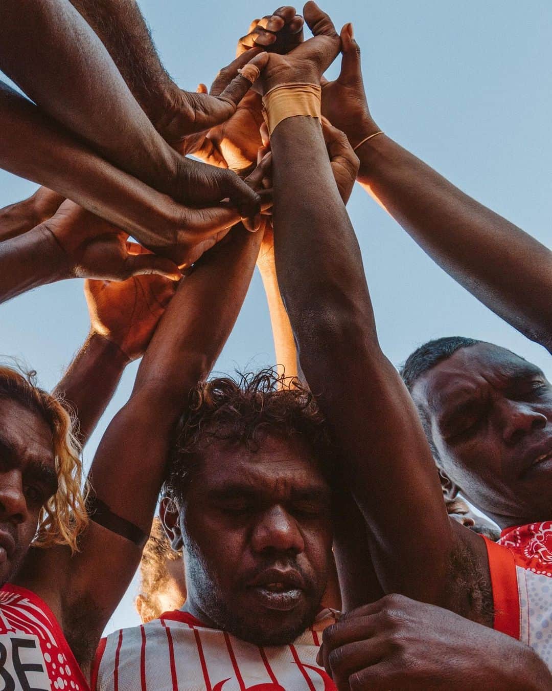 NIKEのインスタグラム：「How far would you travel for the game you love?  For the bush footy team from Lajamanu, it’s hundreds of kilometers across some of the hottest deserts on earth in Australia.   Run-ins with the local authorities? ✅ Danger of being stranded in the middle of nowhere? ✅ Worth it for the game you love? 💯   Share the wildest experience you’ve had on the way to a game.   📸 @mattabbottphoto and captured before the lockdowns in 2020.」