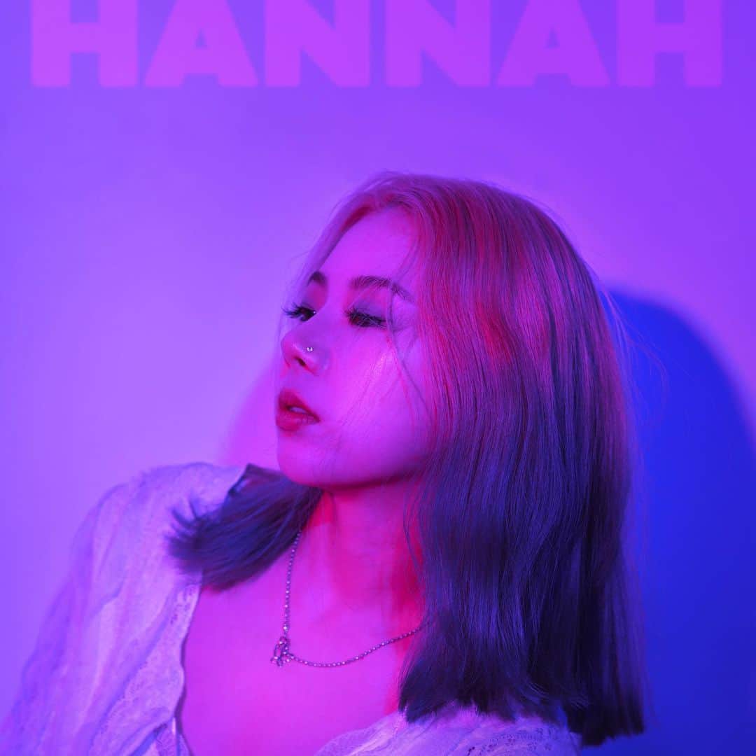 Hannahのインスタグラム：「💖 아껴서 뭐해 (Feat. Leellamarz) is out now.  지금 새로운 싱글 “아껴서 뭐해 (Feat. 릴러말즈 (Leellamarz))”가 모든 음원 플랫폼에 발매되었습니다. 도움주신 모든 분들 감사드립니다 💖」