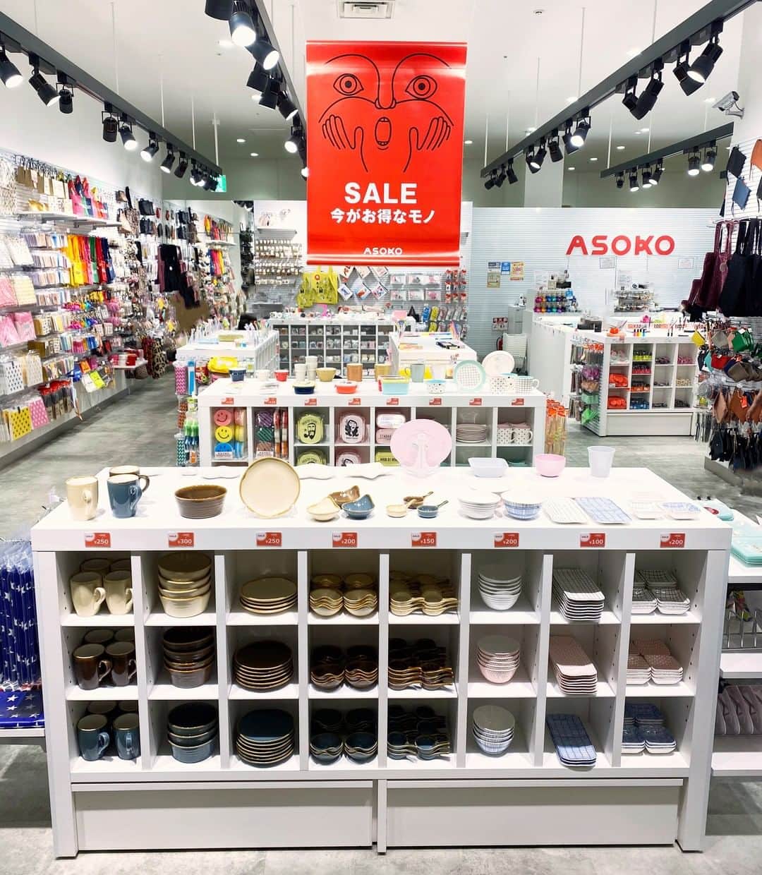 Asoko Zakka Storeさんのインスタグラム写真 Asoko Zakka Storeinstagram Sale Sale Sale 現在asoko店頭では 12 28から一部商品がspecial Price 人気のiphoneケースや食器などをご用意しております 数に限りがございますので どうぞお早めに