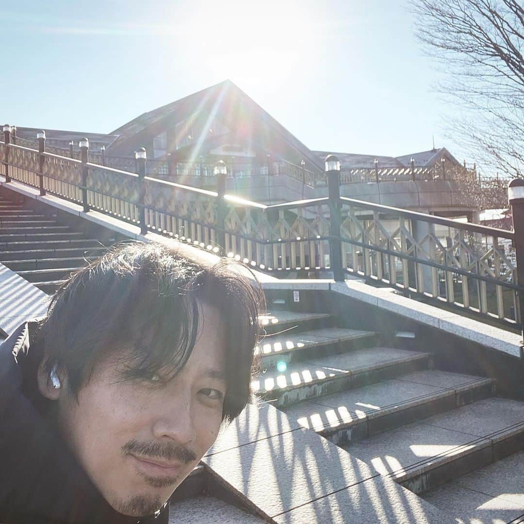 池田信太郎のインスタグラム：「12月27日で40歳になりました🎂  仕事とプライベートのバランスを保ちながら40代は駆け抜けたいと思います。  #誕生日  #40歳 #選択と集中  #軽井沢」
