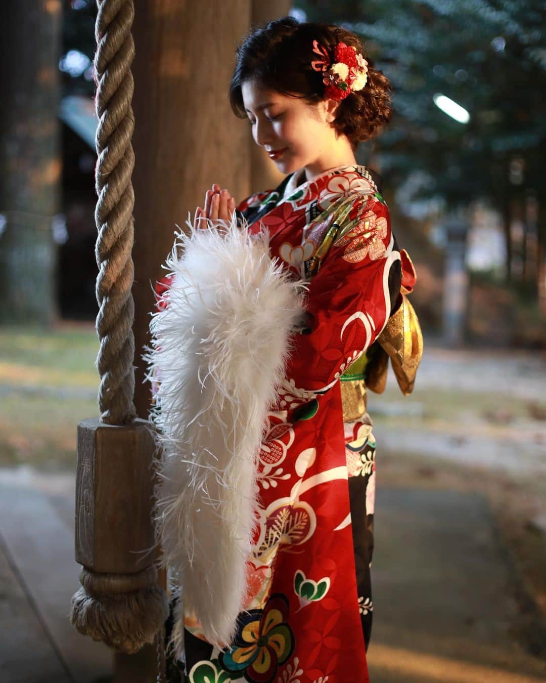 吉田桃華のインスタグラム：「謹賀新年🎍  2021年は、 どんな年になるだろうか どんな年にしようかしら  心の声に耳を傾けて みんなで素敵な年にしましょうね  ・ ・ ・  厳しい寒さですので 風邪など引かれませんように☃️ あたたかくしてお過ごしください🫖💕  #2021 #ahappynewyear #kimono  #初詣 #初詣着物 #吉田桃華」