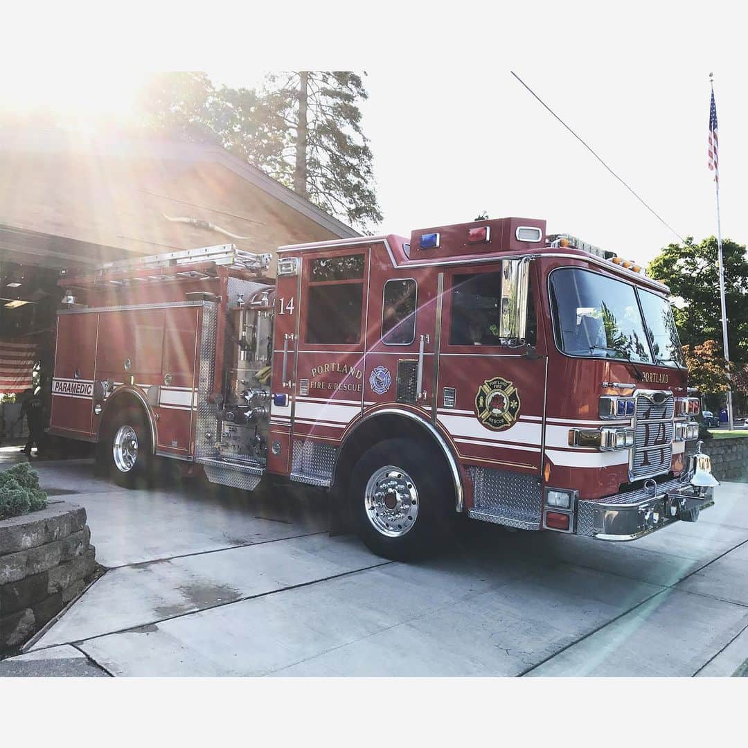 アメリカ大使館さんのインスタグラム写真 アメリカ大使館instagram 今日は の新春恒例行事の一つ出初式 ということで 今日は の消防車 Fire Truck の写真 Usa America Studyabroad Livinginamerica Firetruck Portland