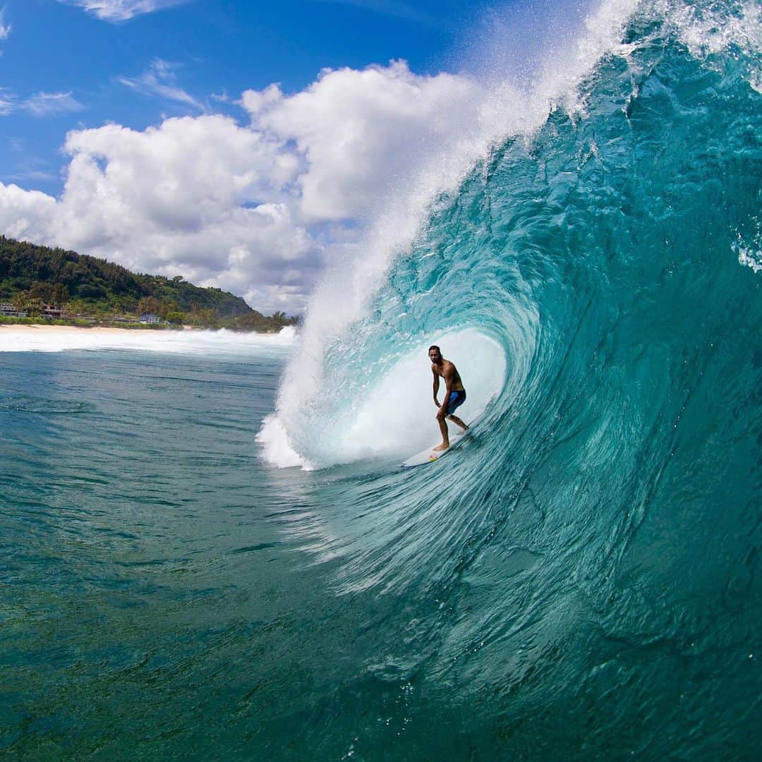 ジョーディ・スミスのインスタグラム：「Waves have not stopped. 📷 @brentbielmann @oneillusa #hawaii #pipeline」