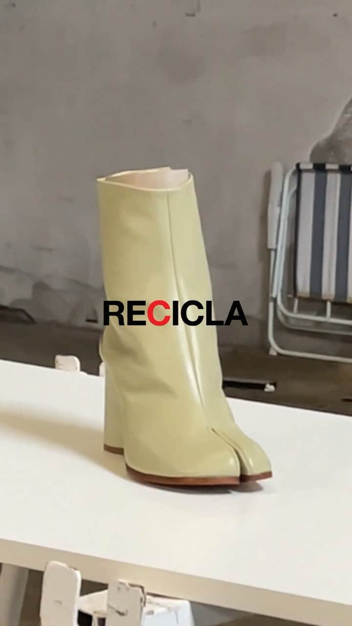 Maison Margielaのインスタグラム：「Three artists reimagine the Recicla Tabi boots using their medium of upcycling used materials.   Artist @patternchineso reimagines the Recicla Tabi boots in Sea Foam, available exclusively at Maison Margiela Los Angeles boutique.   “We were interested in giving the Tabi a second skin - a third or even a fourth life. To create is a performative exercise that allows us to play with the concept of re-use, while having control over the new 'skin'.”   #MMRecicla #MMTabi」