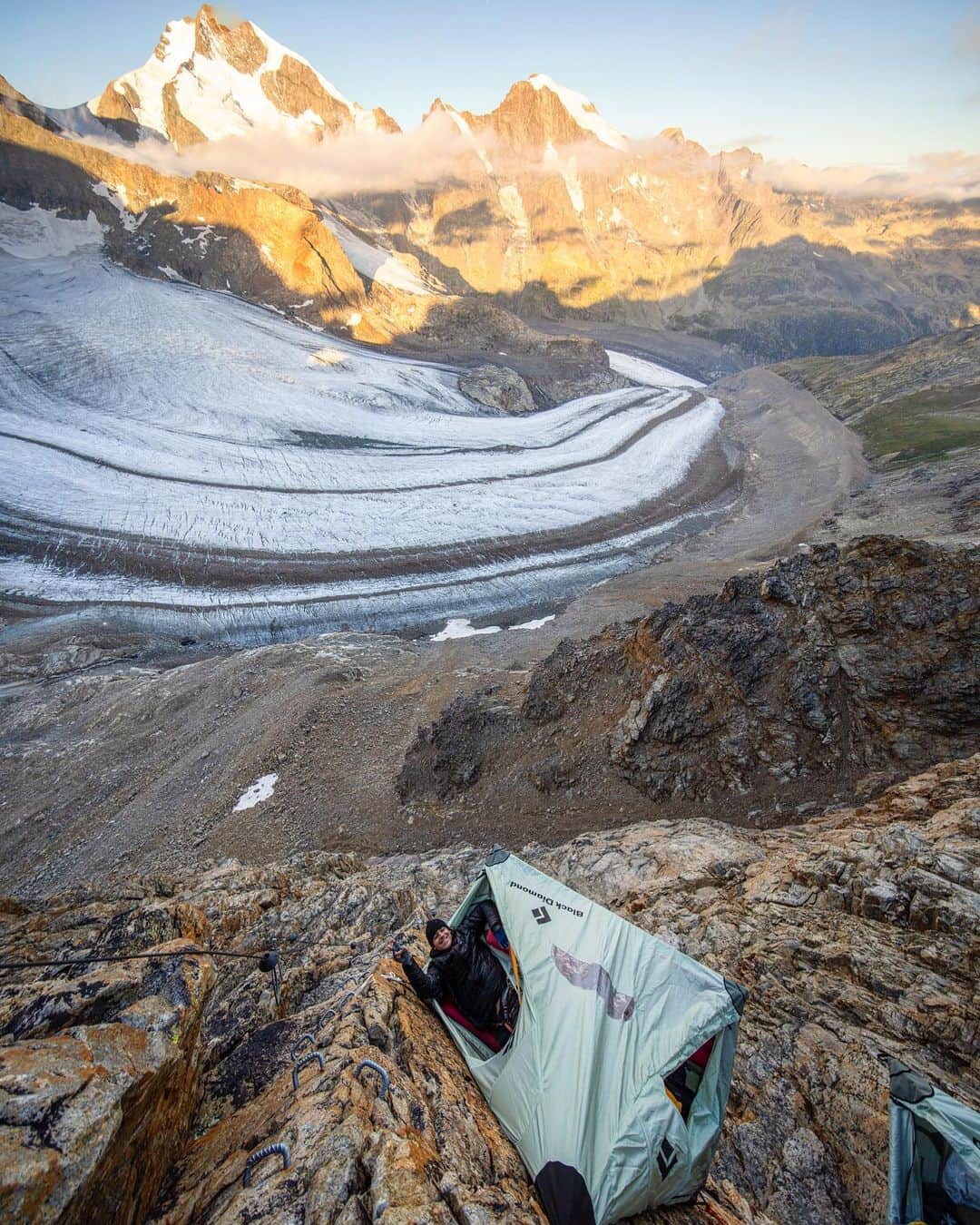 クリス・バーカードのインスタグラム：「Day to Night in the Swiss Alps.  This amazing country, landscape and people changed my perspective of what it means to access the mountains.」
