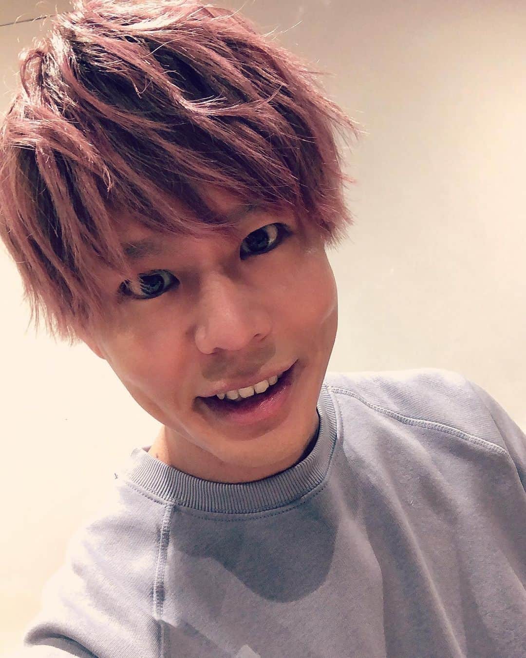 神尾晋一郎さんのインスタグラム写真 - (神尾晋一郎Instagram)「最近の髪型は黒金と金とピンクとかでした〜  あと #丸ボン のLTLエチュードも撮りました！ 公開をお楽しみに！」2月6日 22時20分 - shinichiro_kamio