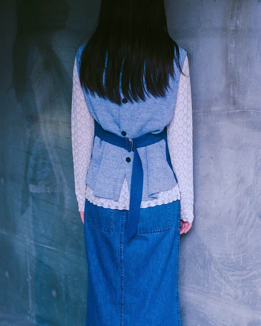黒河内真衣子のインスタグラム：「Embroidered Denim Top - blue  #mamekurogouchi  #21ps」