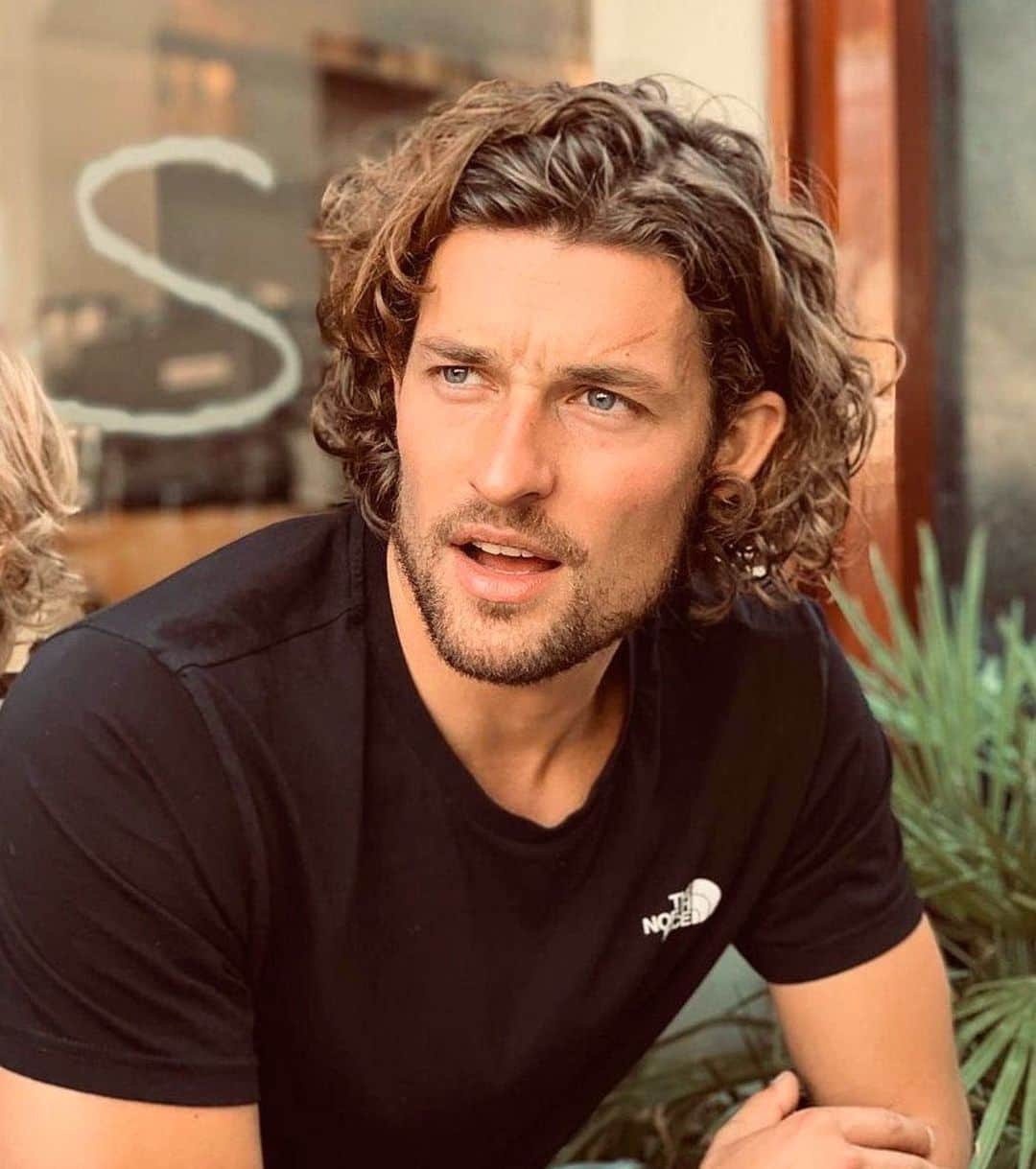 STYLE4GUYSのインスタグラム：「Tag someone who would look good with this hairstyle! Be sure Follow & Tag us on your photos @Style4Guys / @MenStreetPost For your chance to be feature HERE!」