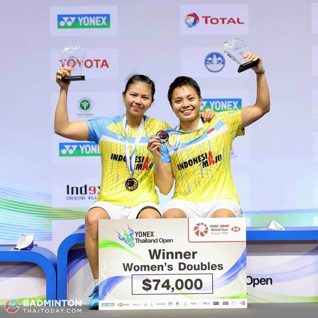 グレイシア・ポリーのインスタグラム：「First, Let's us celebrate the goodness of God.  Humbly said, We are the winner of Thailand Open Super1000 2020/2021! 🇲🇨🤍  #THANKYOUTOALLOFYOU #comebackstronger #kembalilebihkuat  📷 : @janegranular @badmintonphoto_official」