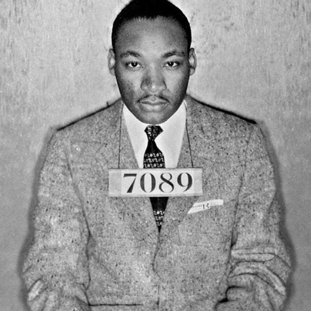 イアン・サマーホルダーのインスタグラム：「A#Repost @historycoolkids  Mugshot of Martin Luther King Jr. after being arrested for organizing a city-wide boycott of segregated buses in Montgomery, Alabama 1956.  If you have the chance today, take some time to read MLK's "Letter from a Birmingham Jail." I've read it several times before, but this time I read it aloud, and it was so much more emotional and powerful.  I remember reading the letter for the first time in 8th grade and not being able to understand everything. My teacher at the time also failed to mention that this letter was a response to concerns raised by 8 white Alabama clergymen who were quick to criticize MLK for his demonstrations and urged him to negotiate. Knowing that information would have helped a lot with the context of the letter. However, I was still able to take away with me the following quotes:   "Injustice anywhere is a threat to justice everywhere."   "Justice too long delayed is justice denied."  Now that I'm older, I'm more drawn to the other parts of the letter, which is still remarkably relevant even after all these years:   "I must make two honest confessions to you, my Christian and Jewish brothers. First, I must confess that over the past few years I have been gravely disappointed with the white moderate. I have almost reached the regrettable conclusion that the Negro's great stumbling block in his stride toward freedom is not the White Citizen's Counciler or the Ku Klux Klanner, but the white moderate, who is more devoted to 'order' than to justice who prefers a negative peace which is the absence of tension to a positive peace which is the presence of justice who constantly says: 'I agree with you in the goal you seek, but I cannot agree with your methods of direct action' who paternalistically believes he can set the timetable for another man's freedom who lives by a mythical concept of time and who constantly advises the Negro to wait for a 'more convenient season.' Shallow understanding from people of good will is more frustrating than absolute misunderstanding from people of ill will. Lukewarm acceptance is much more bewildering than outright rejection."  Source: https://www.africa.upenn.edu/Articles_Gen/」