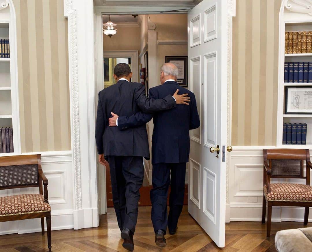 Barack Obamaのインスタグラム：「Congratulations to my friend, President @JoeBiden! This is your time.」