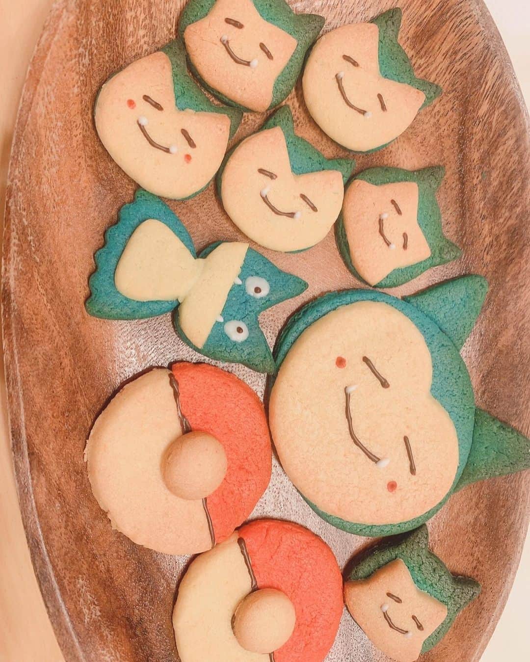 咲山しほのインスタグラム：「♥ . カビゴン ᵃⁿᵈ ゴンベ クッキー(๑⃙⃘¯−¯๑⃙⃘)🍪🍪🍪 . なんかちょっと違うけど いい感じにできました♡笑 . #カビゴン #ゴンベ #ポケモン #ポケモンマスター #カビゴンクッキー #ゴンベクッキー #カビゴンぬいぐるみ #ゴンベぬいぐるみ #カビゴン大好きクラブ #カビゴンのいる生活 #カビゴンクッキー #ゴンベクッキー #お菓子作り #お菓子作り初心者 #お菓子作り記録」