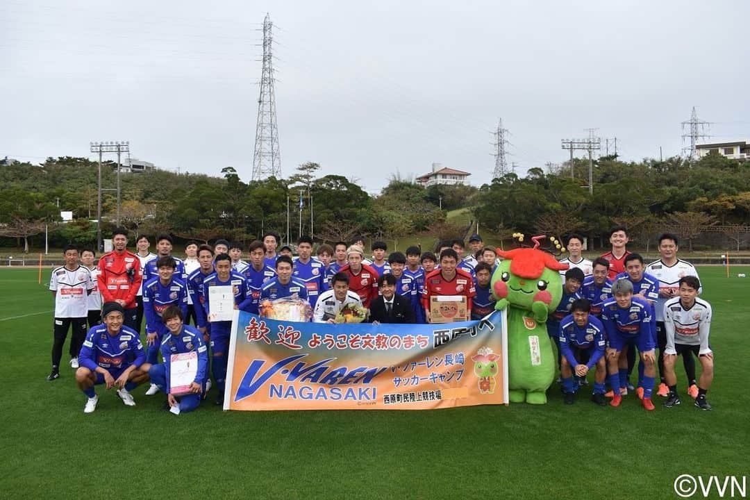 玉田圭司のインスタグラム：「23回目のキャンプが始まりました。笑 怪我をしない身体を作ることはもちろん、質の高いトレーニングをするための雰囲気作りを大切にしていきたいです！ 選手のみんな、楽しみながら頑張ろうぜい💪 @vvarennagasaki_official  #長崎 #vvaren #西原町 #サッカーには夢がある」