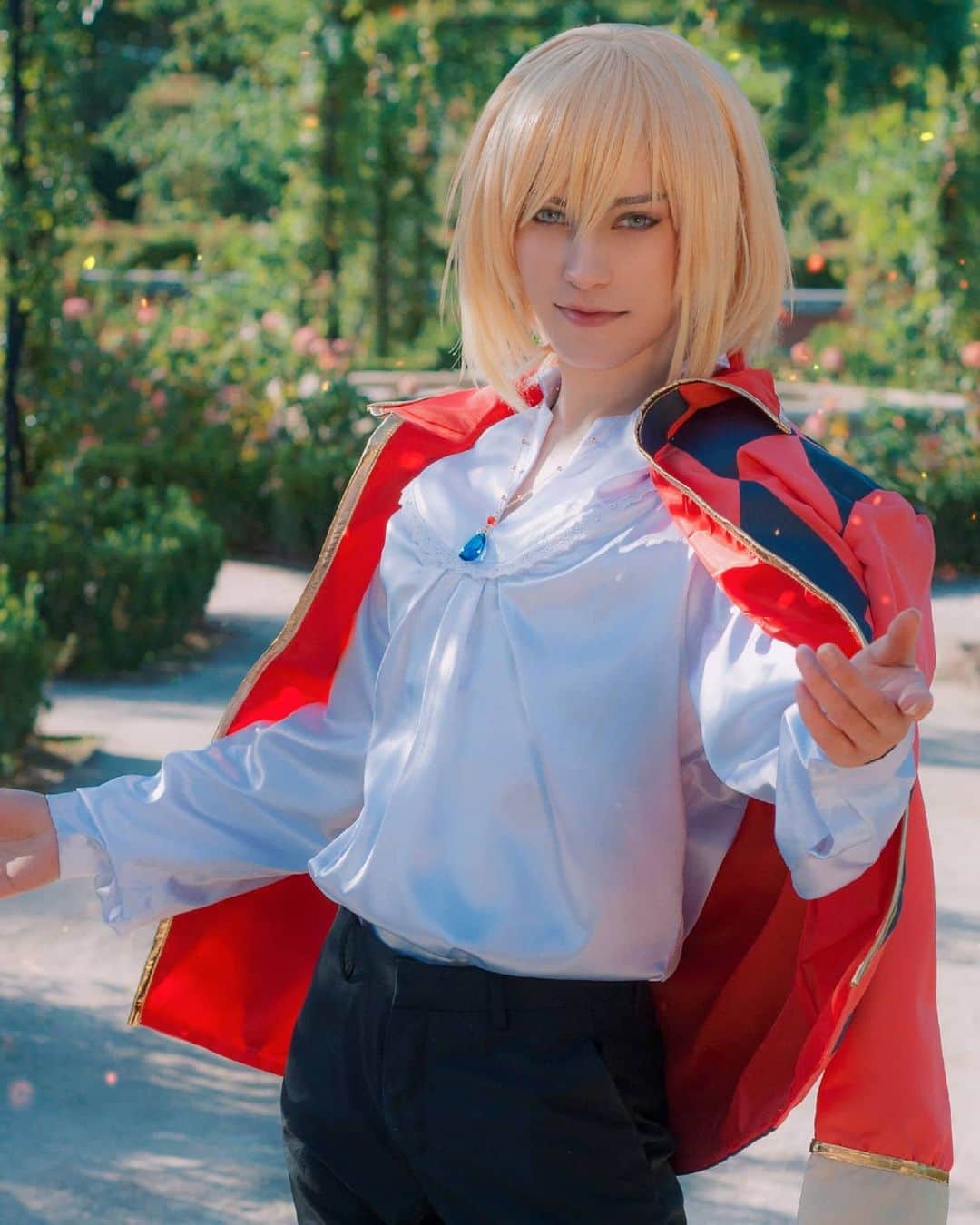 Geheのインスタグラム：「Howl is such a comfy cosplay 🥺 I'm so eager to wear him again once conventions are back and safe   #HowlsMovingCastle #cosplay #howlcosplay」