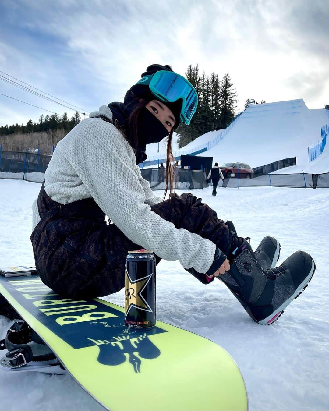 岩渕麗楽さんのインスタグラム写真 - (岩渕麗楽Instagram)「Women’s slopestyle going down tomorrow!!I’m excited to ride in @xgames slopestyle🙌 . . . . #rockstarenergy #rockstarenergydrink #xgamesaspen」1月29日 12時49分 - leila_iwabuchi
