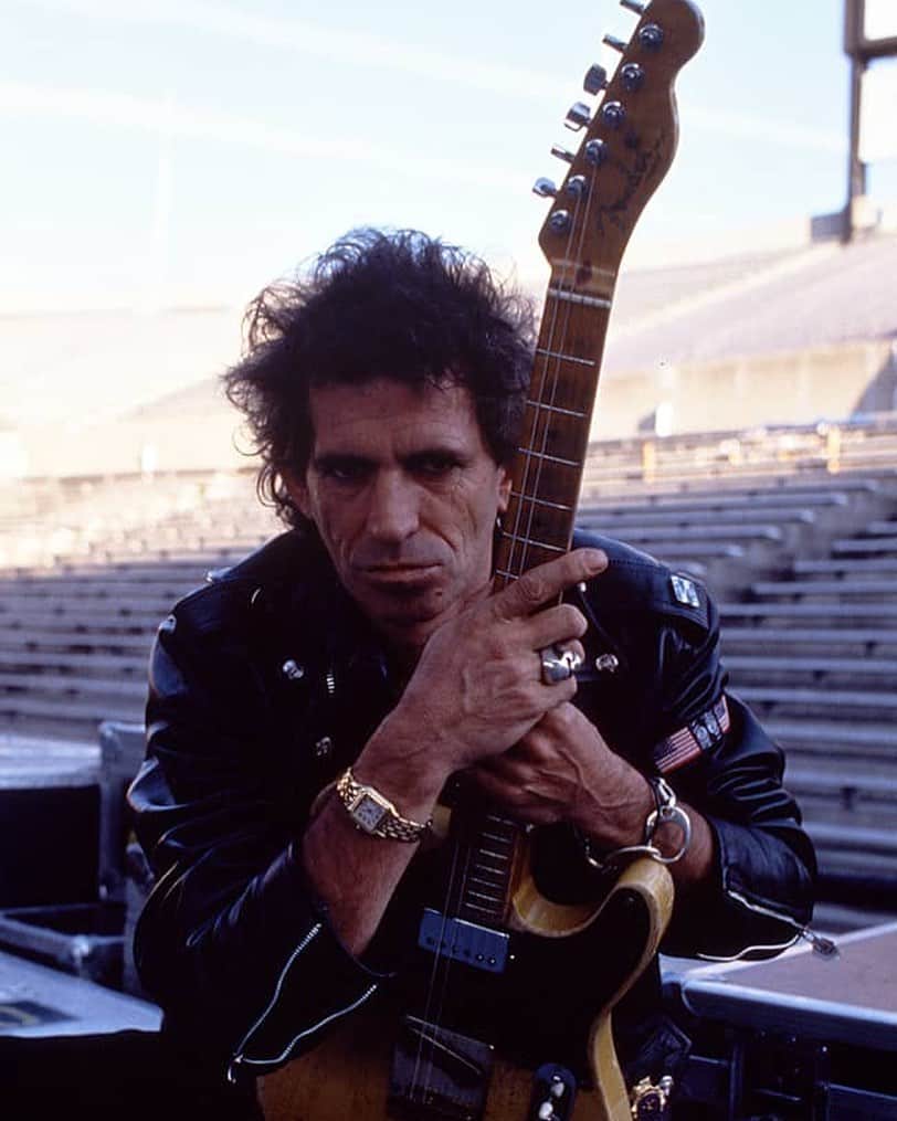 The Rolling Stonesのインスタグラム：「@officialkeef backstage on the Steel Wheels Tour, 1989.  Photo by Paul Natkin  #therollingstones #steelwheelstour #1980s」