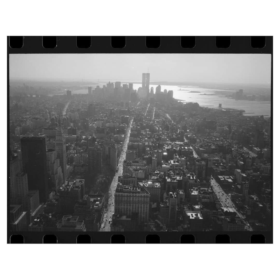 マリオ・ソレンティのインスタグラム：「NYC 1994 #mariosorrenti #archive #NYC #1994」