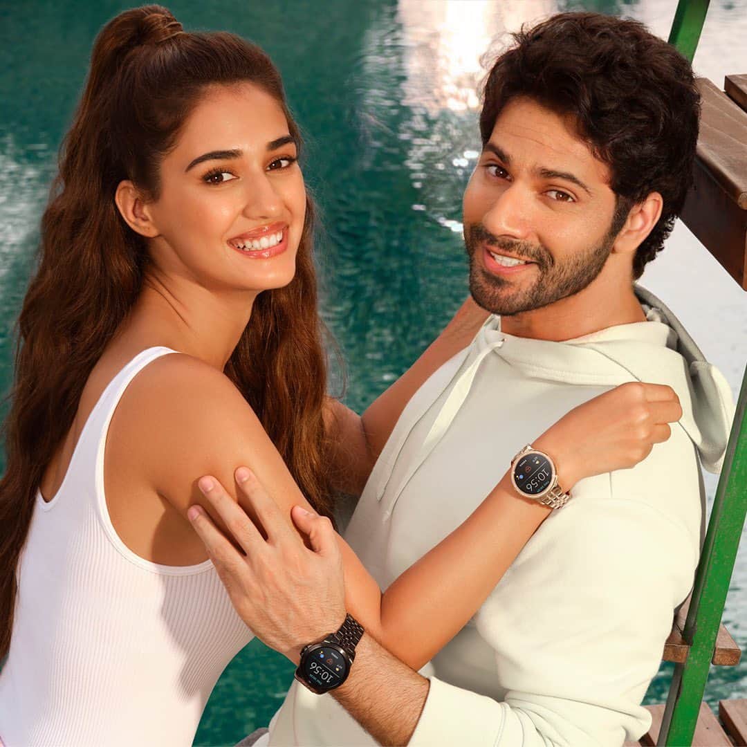 Varun Dhawanのインスタグラム：「Say hello to the New Gen5e ❤️ @dishapatani  All the essentials on your wrist #fossilsmartwatch @fossil.in」
