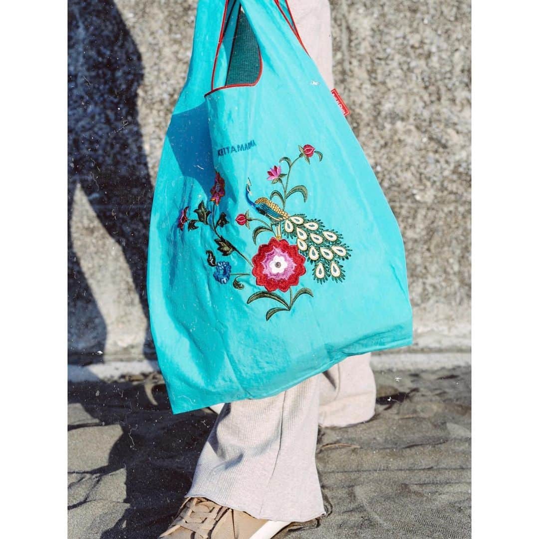 紗栄子さんのインスタグラム写真 - (紗栄子Instagram)「サンプルが届いてからずっと使っているんだけど、ミントカラーも孔雀と花の刺繍が