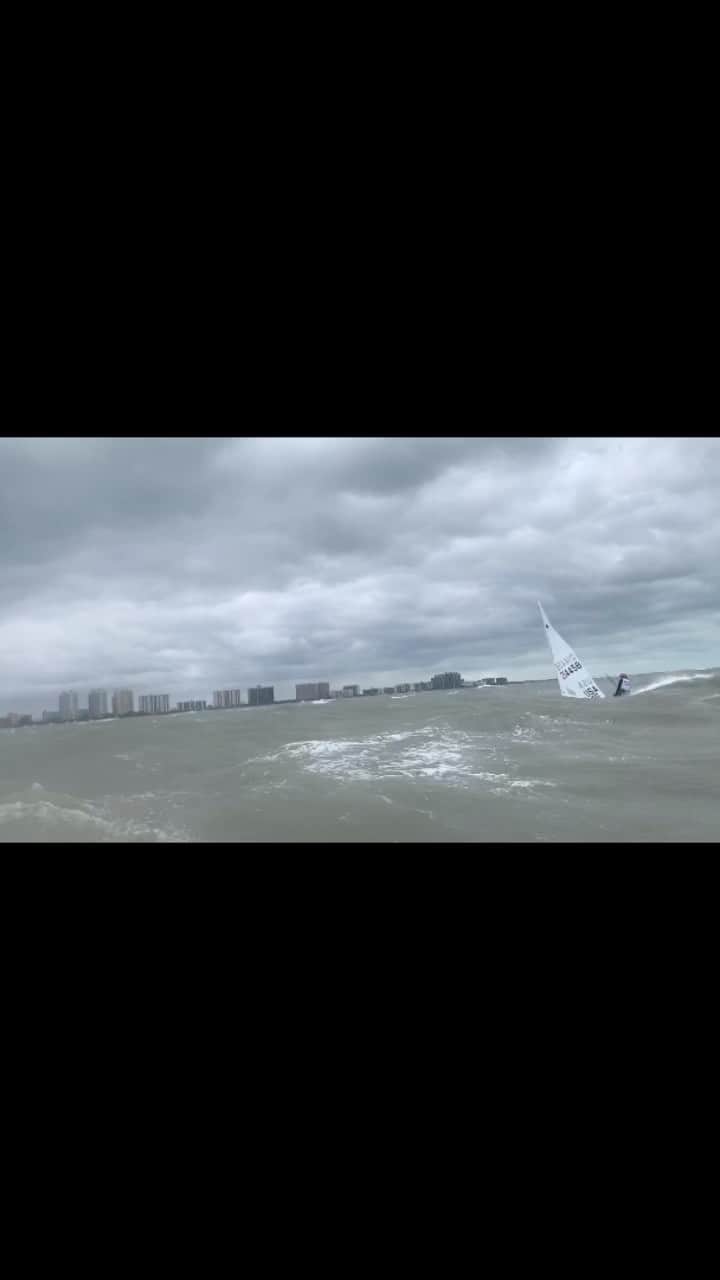 ペイジュ・レイリーのインスタグラム：「Florida Flo...  #chaos #coldfront #waves #florida #stfrancissailingfoundation #laser #olympics2020 #teamusa」