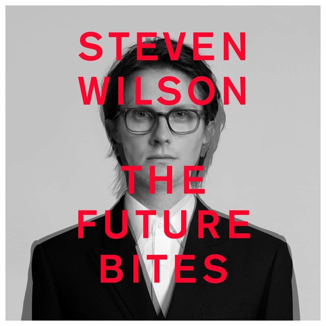 エルトン・ジョンのインスタグラム：「Being a fan of Steven Wilson’s music, I was thrilled to be asked to be on “Personal Shopper”, a track from his new album “The Future Bites”. It’s doing really well and has just landed at No. 2 in the U.K. album chart. Check it out! 🚀🚀🚀  @stevenwilsonhq #thefuturebites」
