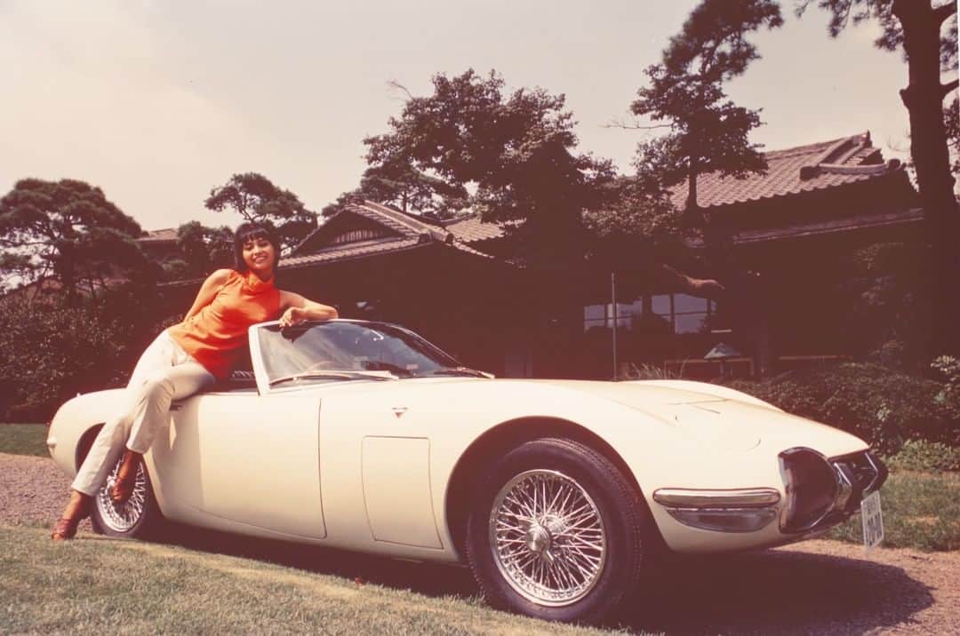 James Bond 007のインスタグラム：「Take a step back in time with this shot of Akiko Wakabayashi, who played Aki in YOU ONLY LIVE TWICE. Here she poses with the Toyota 2000 GT.」