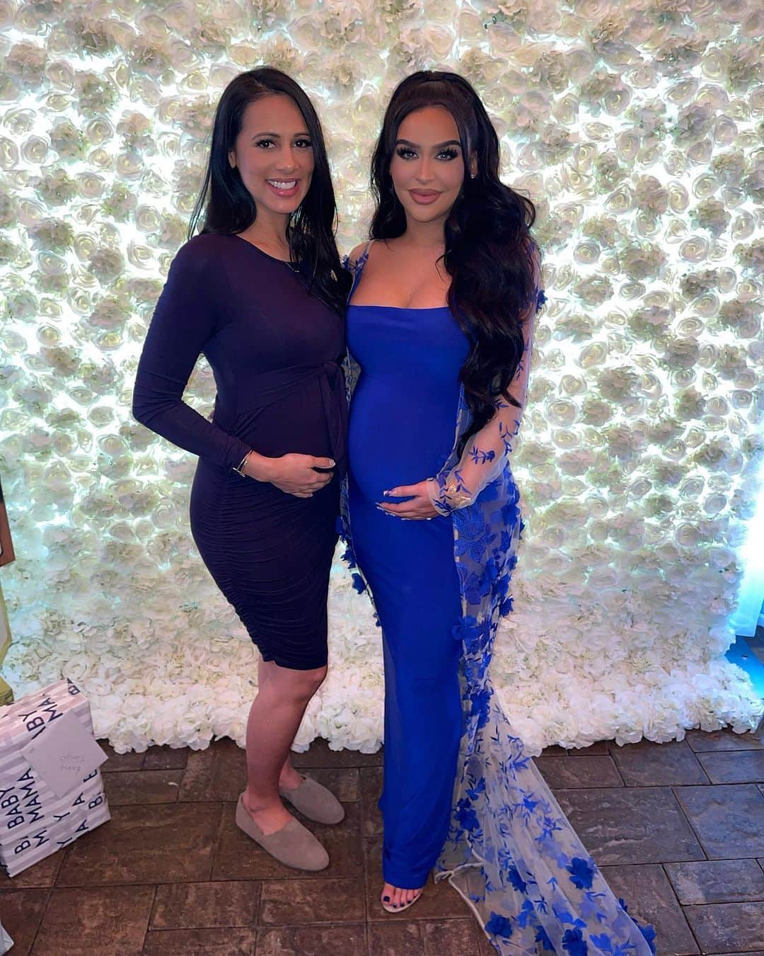Carli Bybelのインスタグラム：「Today at my baby shower & swipe for almost a year ago to the exact day at your shower!!! Happy birthday to my soul sister @daphne___f 💙 you are one of a kind and I’m so blessed to have you in my life. Thank you for being such an amazing friend. I love you my Essie!! How amazing that we get to experience pregnancy together 😩💙🎉」