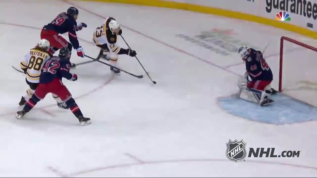 NHLのインスタグラム：「That's a strong move by @charliecoyle_3 to score.  🇺🇸: @nhlonnbcsports」