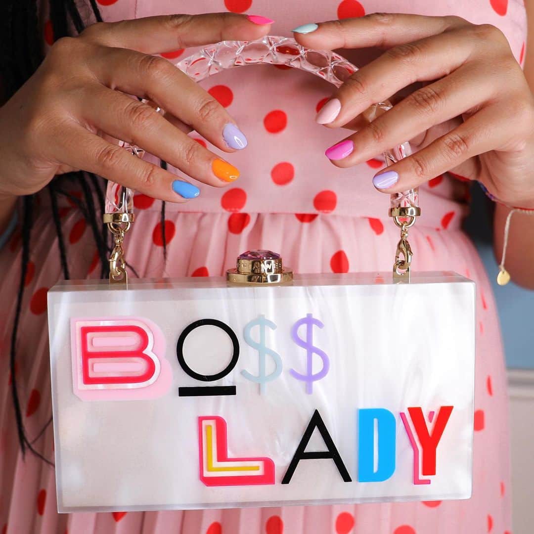 SOPHIA WEBSTERのインスタグラム：「Our new 'Boss Lady' clutch is here to make a statement in ivory white marble! 👛⁣ ⁣ #SophiaWebster #SophiaWebsterBags」