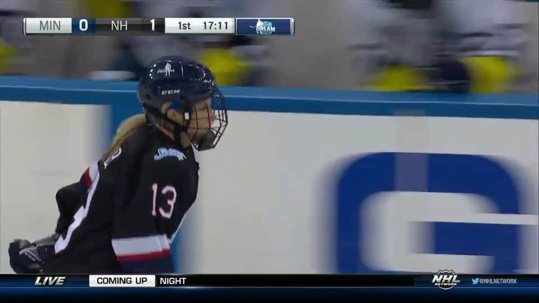 NHLのインスタグラム：「Brianna Decker (@bdecker1814) gets the opening tally at @thegarden❗  📺: @nhlnetwork & @sportsnet」