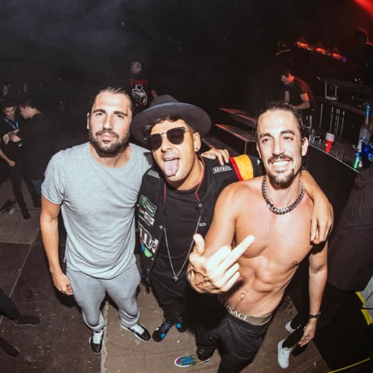 Dimitri Vegas & Like Mikeのインスタグラム：「Can’t wait to hang with our brother @timmytrumpet again. Btw go stream his Get In Trouble Remix which he dropped last week 🎺」