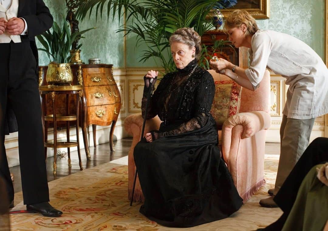 ダウントン・アビーのインスタグラム：「Take a look #BehindTheScenes at some of these stunning Downton Abbey costumes. What's your favourite outfit from #Season1?」