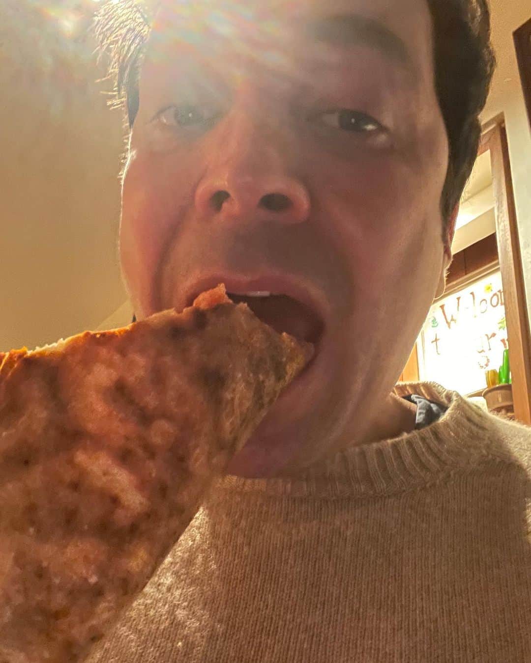 ジミー・ファロンのインスタグラム：「Happy #NationalPizzaDay - although I fold mine and eat it like a taco. 🍕🌮」