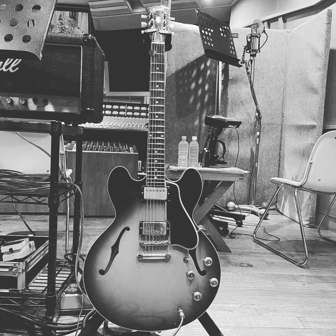 GLAYのインスタグラム：「GLAY recording set ① #GLAY #TAKURO #guitar」