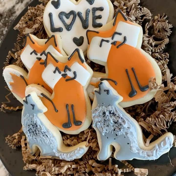 Rylaiのインスタグラム：「Be my Valentine cookies by @_.stephssweets._  raised $1175 for rescue 2021!!  . Huge thank you to Stephanie for donating these amazing handmade cookies for our center rescue fund!  . . Thank you to everyone who purchased hers amazing cookies and continue to support the center!!  . . . #cookies #valentines #rescue21 #rescue #jabcecc #foxes #foxesofinstagram #nonprofit #sandiego #love #kindness #support」